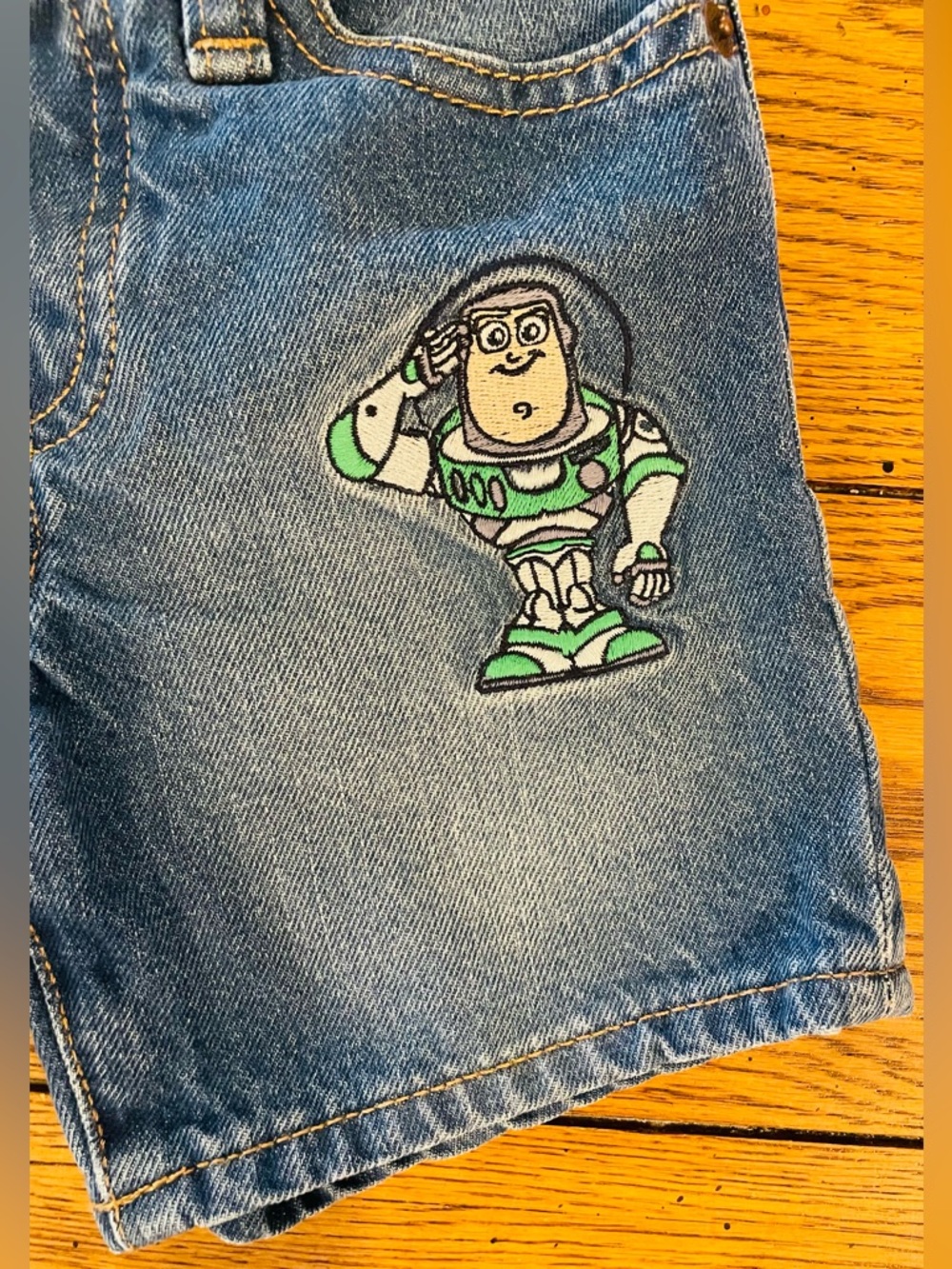 Baby Gap-Pixar collaboration Buzz Lightyear denim shorts, size 2 yrs, unisex - Picture 2 of 6